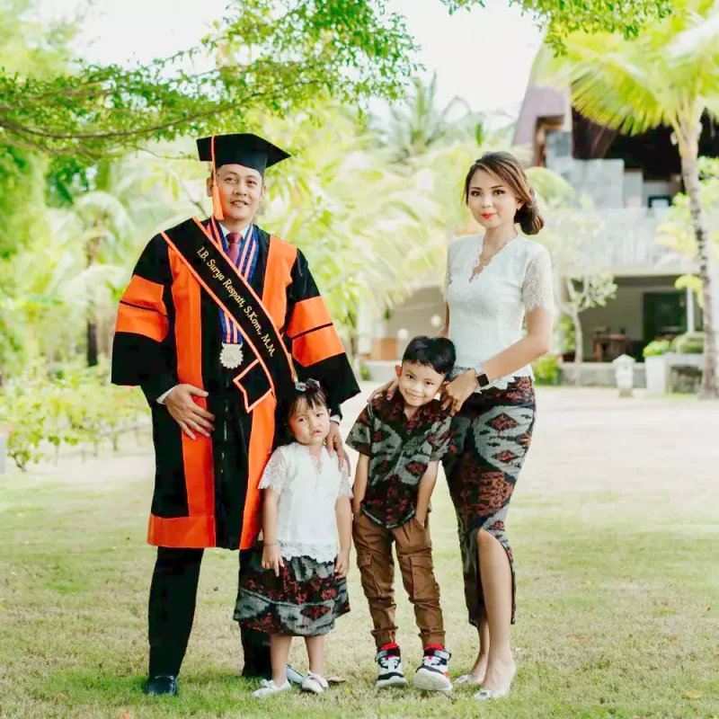 Graduation Photo 1 Hour - Image 2