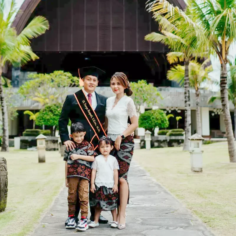 Graduation Photo 2 Hours